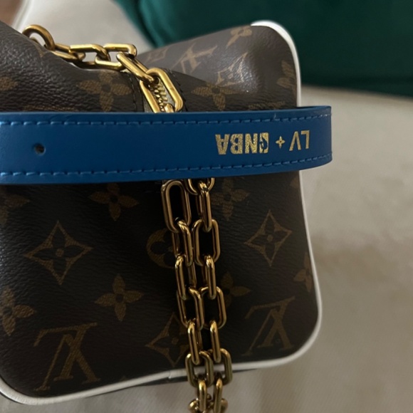 Louis Vuitton x NBA Cloakroom Dopp Kit Monogram - Picture 3 of 10